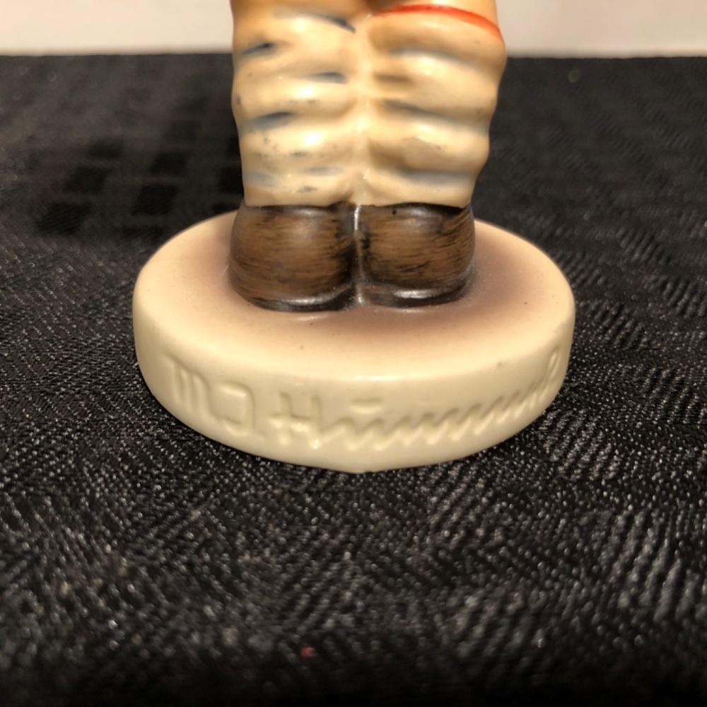 Vintage Goebel Hummel Figurine: Sister - Picture 6 of 11